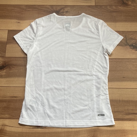 The North Face white VaporWick tshirt. Size M - Picture 6 of 7